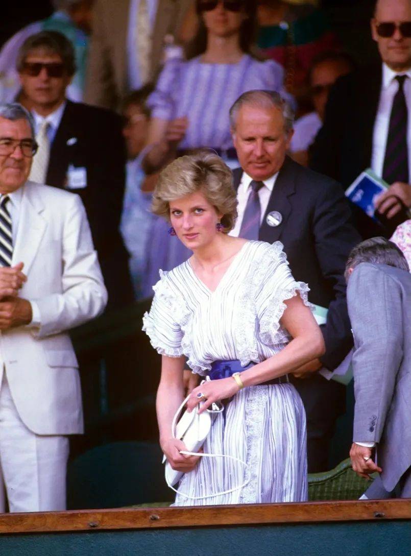 足球从来不 足球从来不